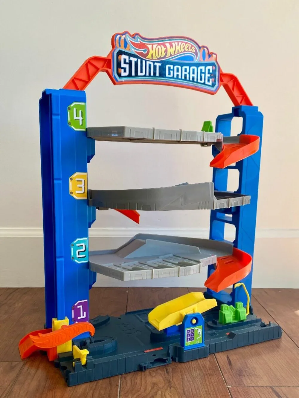 Hot Wheels Stunt Garage Playset, 4-Level Parking Garage, Mattel